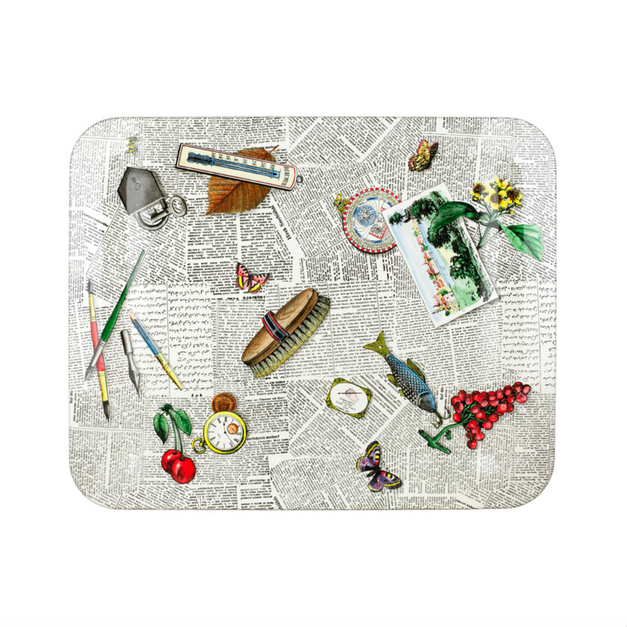 Leclaireur Los Angeles - Fornasetti | Oggetti Sparsi su Giornale Large tray - Fornasetti