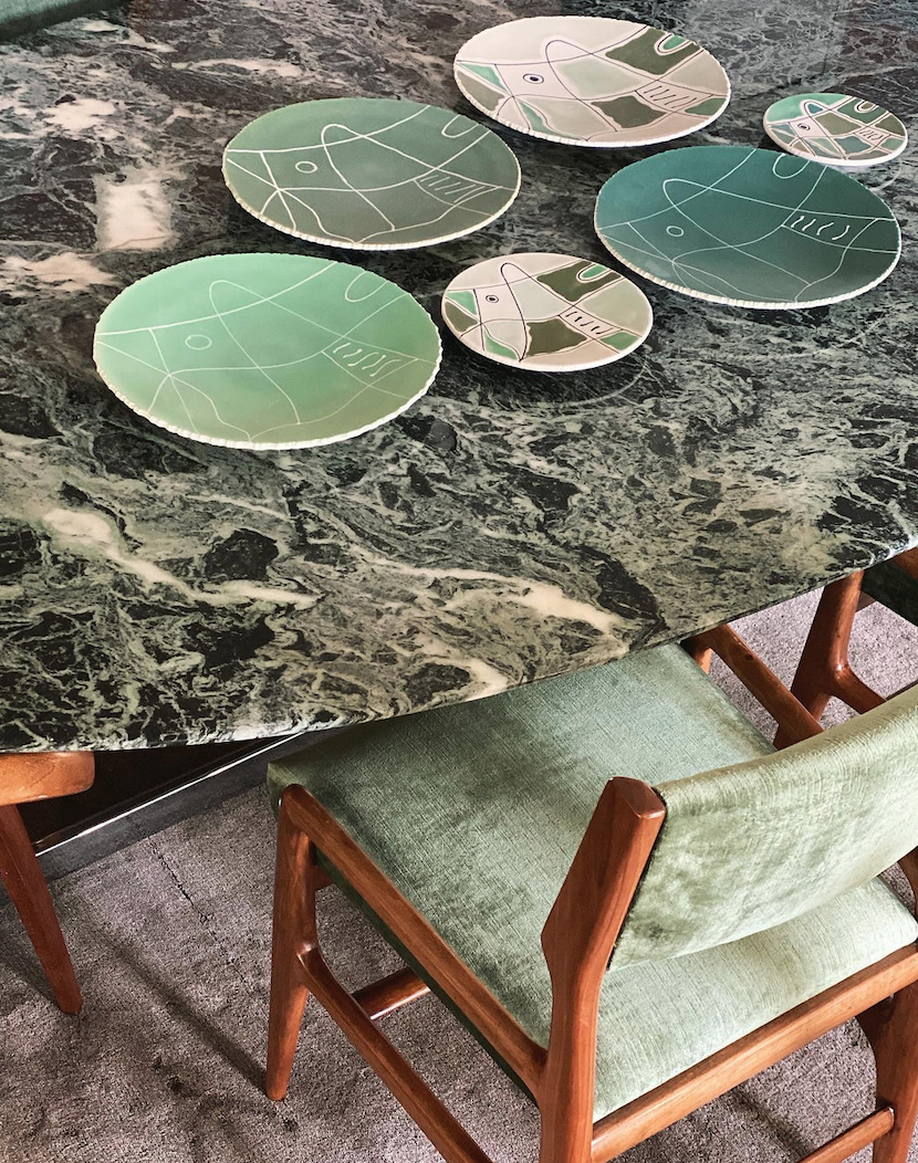 Leclaireur Los Angeles - Agnes Sandahl | Abstract Charger Plate in Light Green (Mono) - Agnes Sandahl